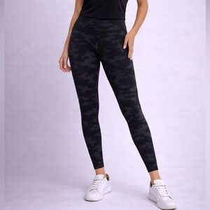 Spanx Look at Me Now Seamless Camo Leggings Black Gray Size M/M